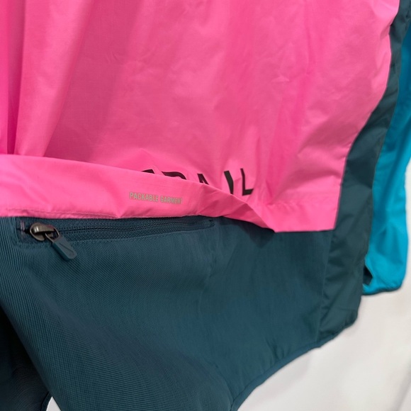 Nike Women’s Shield Trail Running Jacket - L - Picture 10 of 12